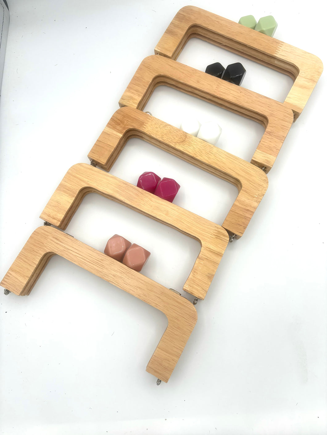 Chiusura a molla legno con pomello colorato