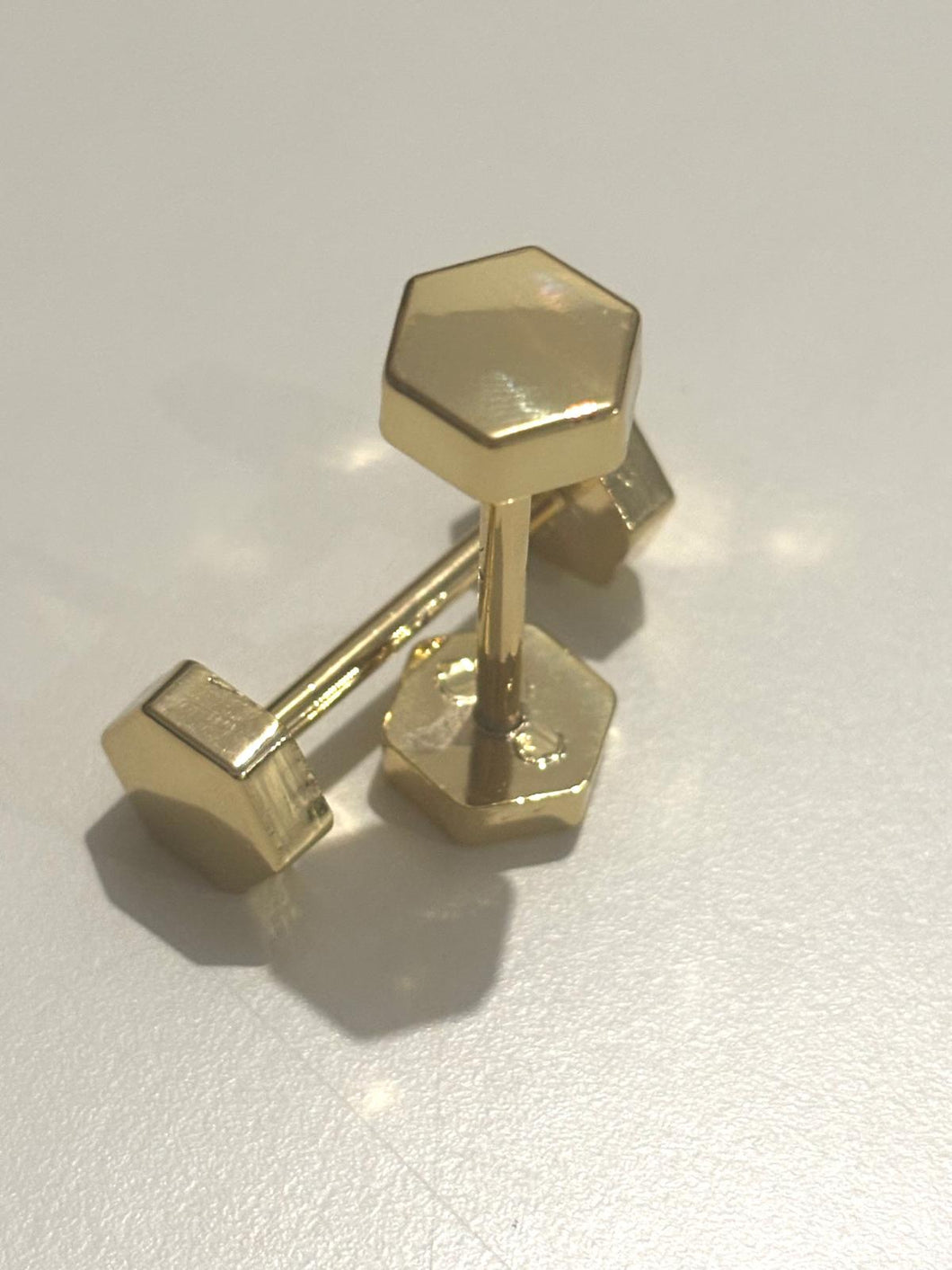 Piercing a vite oro